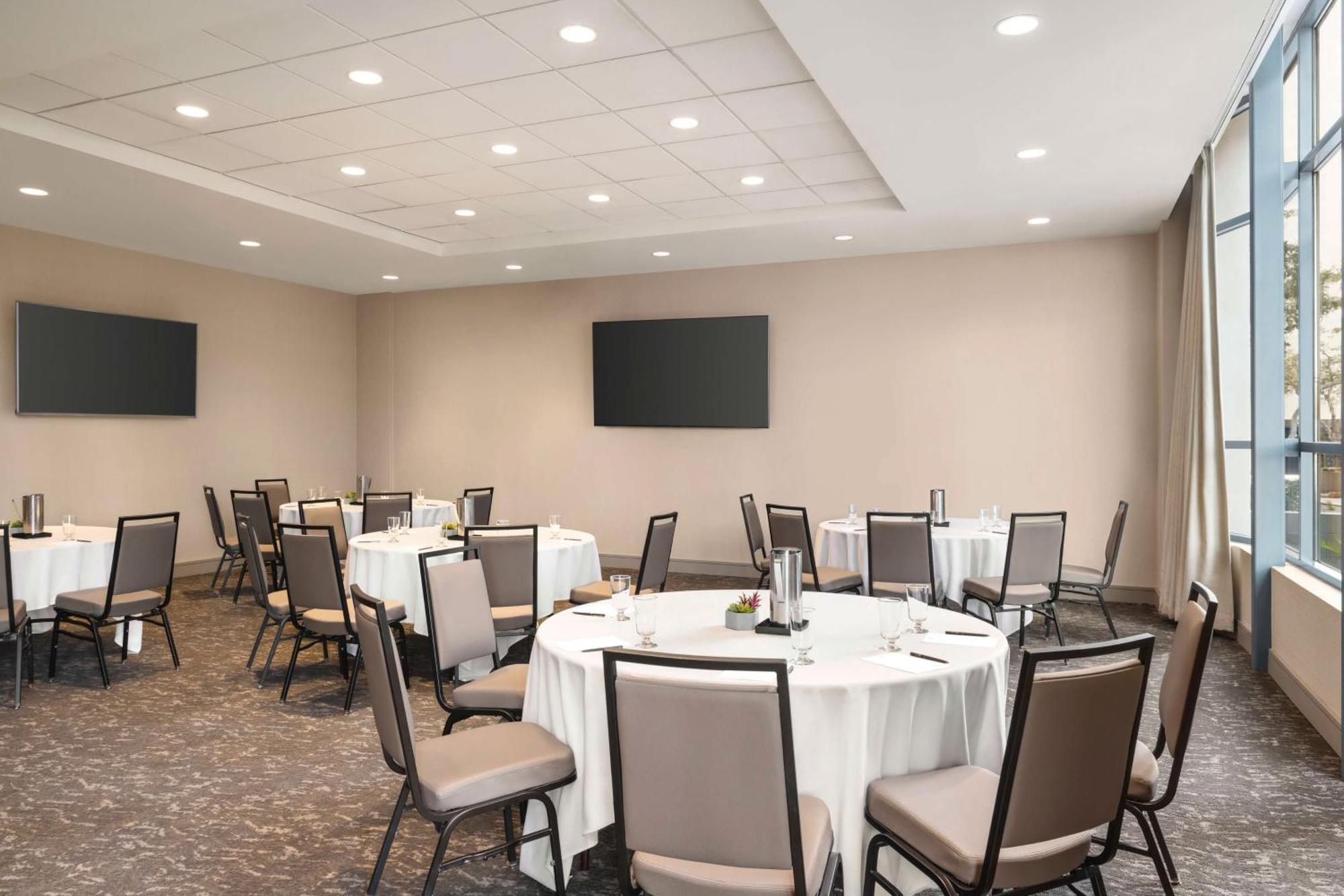 Embassy Suites By Hilton Phoenix Downtown North Extérieur photo